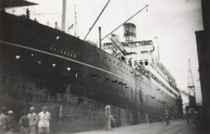 028 De Volendam in Priok