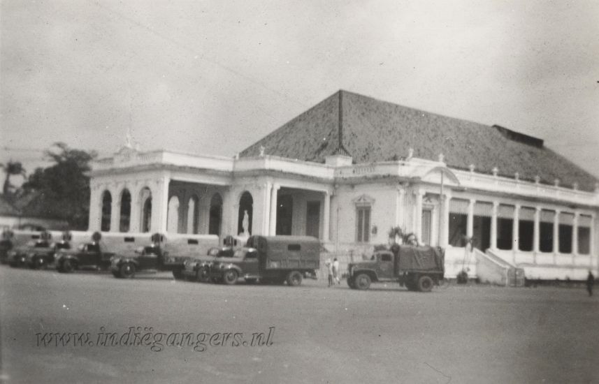 086 Schouwburg Batavia bij pasar Baroe