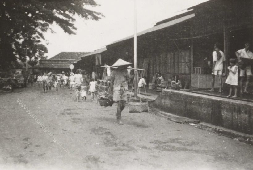 176 In de Chinese winkelwijk Buitenzorg ajnuari 1947