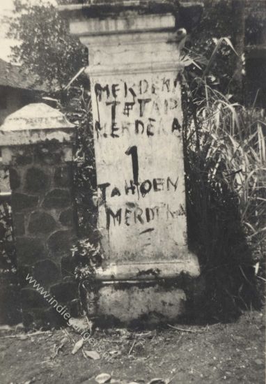 375 Paal met Merdeka opschrift te Buitenzorg mei 1947 propaganda