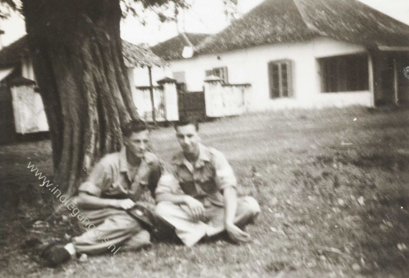 613 Met Ben Cornelise te Semarang september 1947