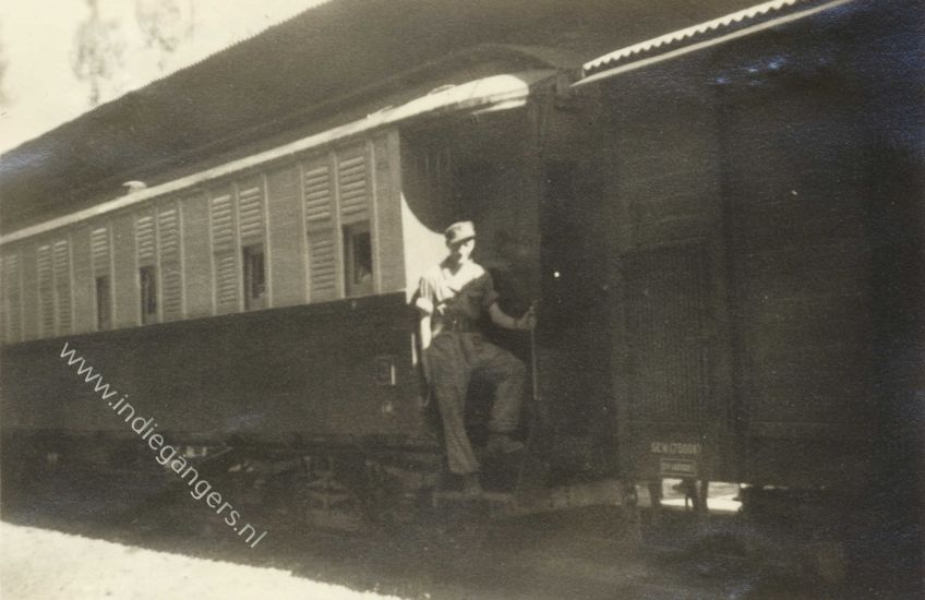 694 het station te Semarang juli 47