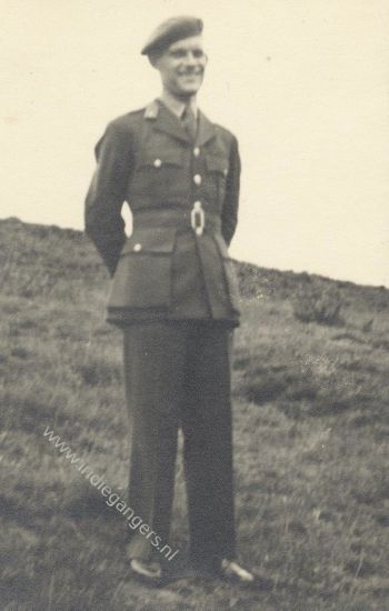 1 Res 2e Luitenant december 1946 terug uit Engeland
