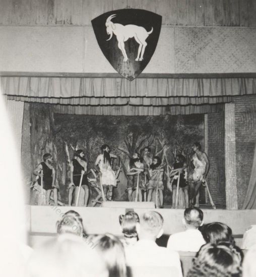 69 Satirisch cabaret Sint Nicolaas 1947