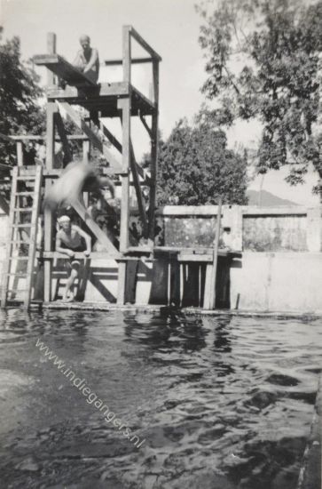 53 zwembad te Moga