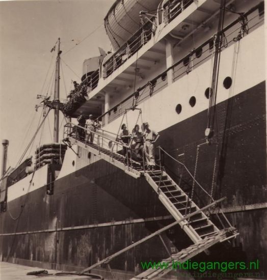 MS Sloterdijjk in de haven van Sabang