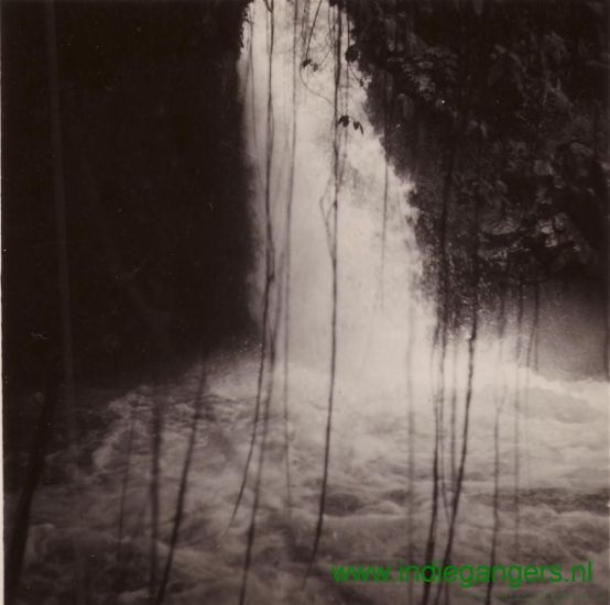 Waterval in de bergen