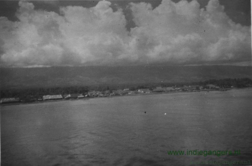 13 het havenplaatsje Soemeneb  Bali 
