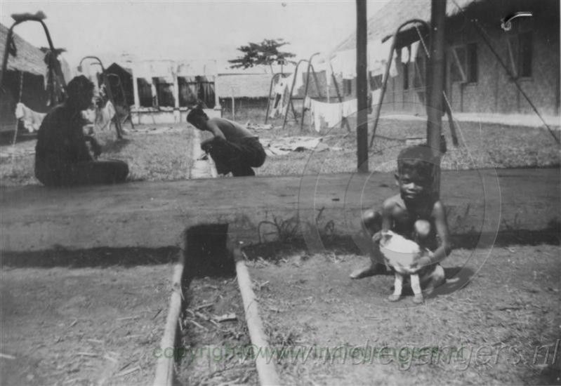 f8 met Indische vondeling kamp Cheribon