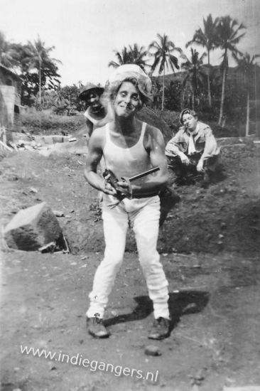 pag17 verkleedpartij witte kleding pruik