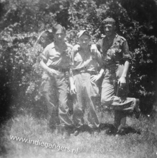 pag26 poseren met zn drieen