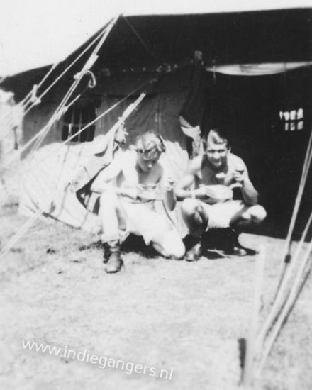 pag44 eten voor de tent uit de mesti