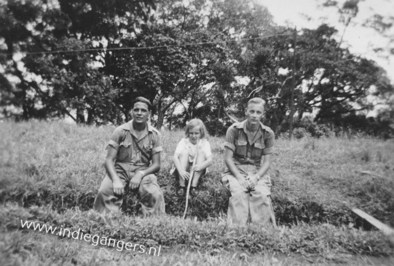 149 malins drie vermoeide mensen terug van de waterval bas nilsje lutesma