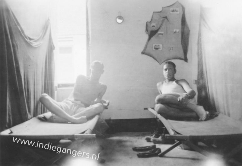 28 onze kamer tempat veldbedden